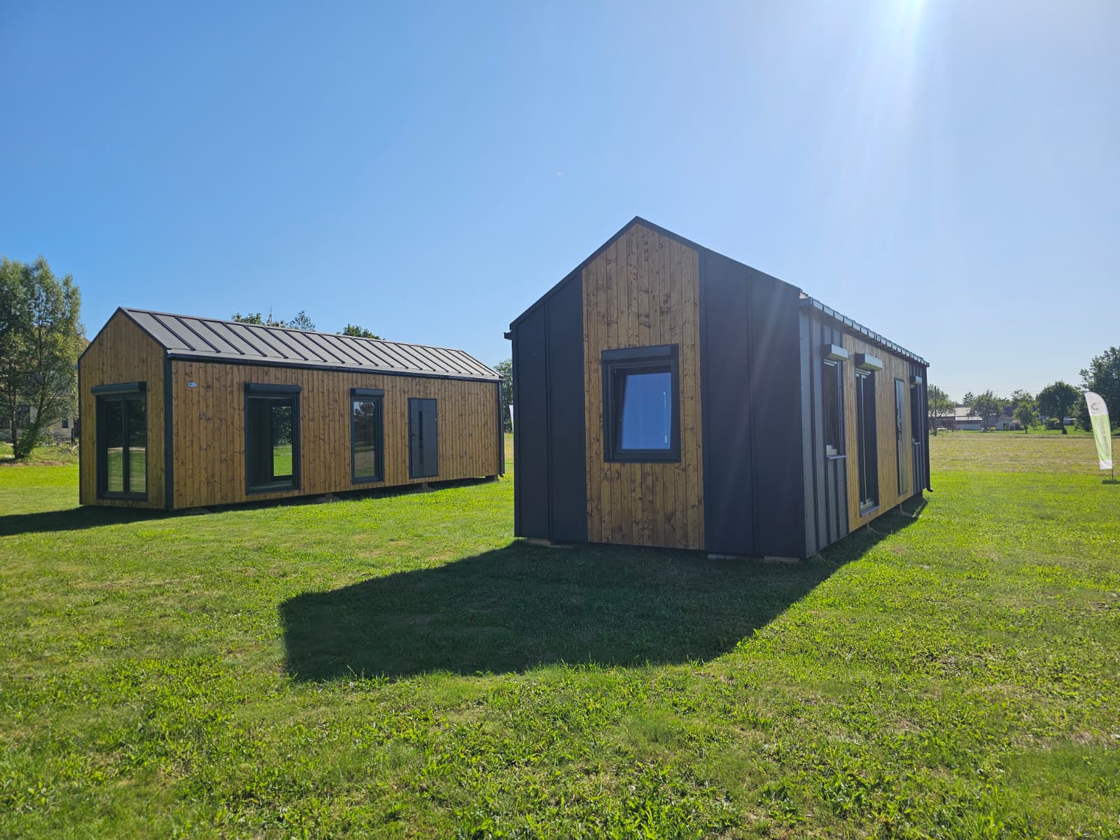 Moderne stacaravans aan het water